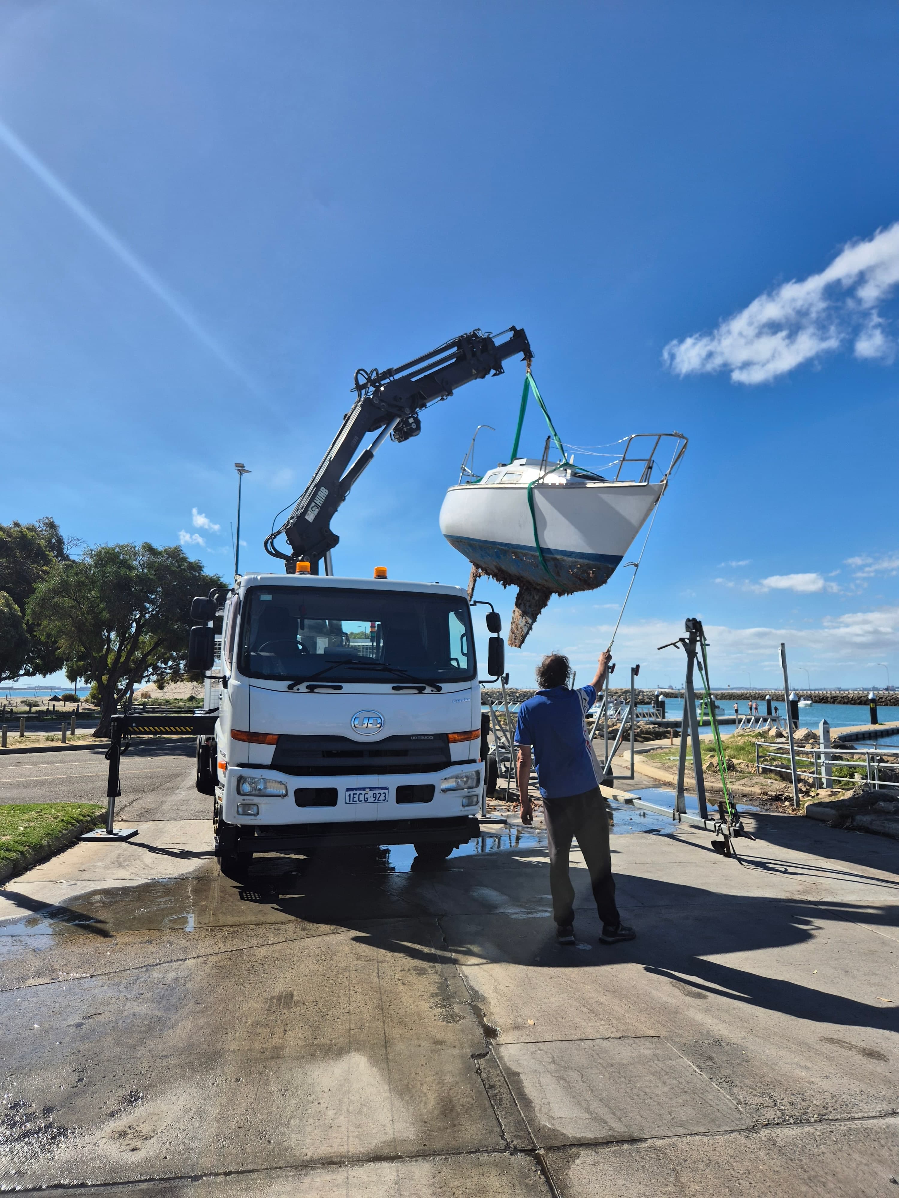Susa Cranes HIAB — marina work: yacht hauls and boat lifts